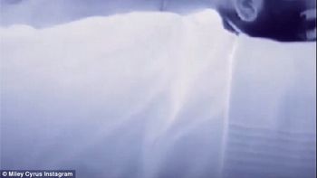 polemica: miley cyrus, se masturba en su nuevo video polemica: miley cyrus, se masturba en su nuevo video