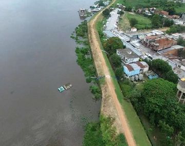 Peligro frente a Formosa por la ruptura de un muro que frena la crecida de un río