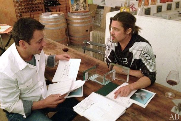 Brad Pitt se lanzó como diseñador de muebles