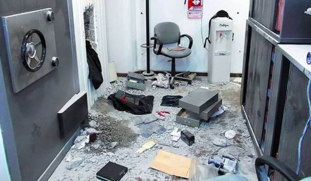 Las bóvedas del Banco Río de Acasusso tras el Las bóvedas del Banco Río de Acasusso tras el