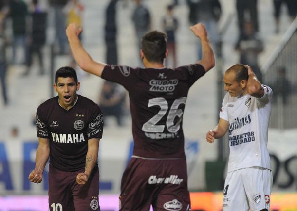 Lanús pulverizó a Quilmes en una ráfaga y lidera el torneo junto a River