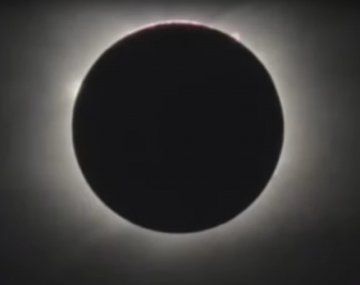 Así fue el eclipse solar total de hoy visto desde la Antártida