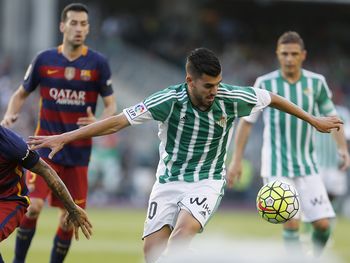 Barcelona venció al Betis con dos asistencias de Messi y es nuevamente líder