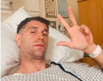 El Dibu Martínez llevó tranquilidad tras su operación de mandíbula: Salió todo bien
