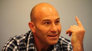 papelon de martiniano: le preguntaron por el pozo de quilmes y respondio sobre el bacheo papelon de martiniano: le preguntaron por el pozo de quilmes y respondio sobre el bacheo