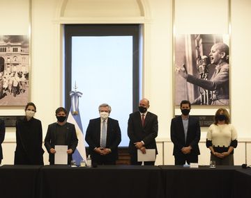 Alberto Fernández firmó con Buenos Aires