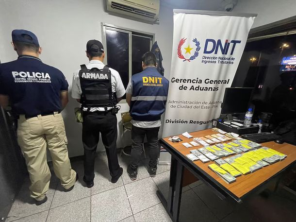 Kueider quedó a disposición del fiscal Edgar Benítez, de la Unidad Fiscal N°2 especializada en contrabando Kueider quedó a disposición del fiscal Edgar Benítez, de la Unidad Fiscal N°2 especializada en contrabando