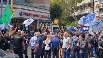 mar del plata: reincorporaron a dos empleados del shopping los gallegos que habian sido despedidos mar del plata: reincorporaron a dos empleados del shopping los gallegos que habian sido despedidos