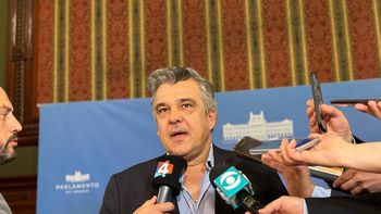 Carlos Camy, senador blanco y quien impulsó el proyecto, informó que se juntaron las firmas para el plebiscito. Carlos Camy, senador blanco y quien impulsó el proyecto, informó que se juntaron las firmas para el plebiscito.