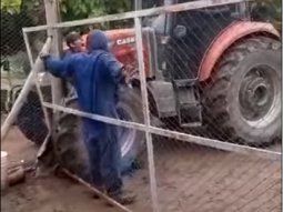 VIDEO: El dueño de un campo atropelló a un empleado con su tractor en Mendoza