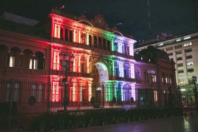 Día del Orgullo: la Casa Rosada lució los colores del arcoíris