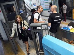 Vueven las protestas al subte: este martes liberarán los molinetes