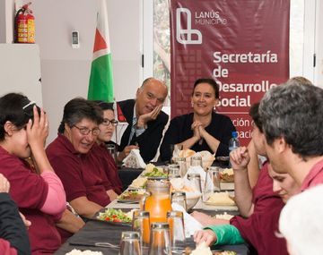 Junto a Michetti