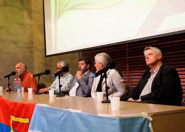 El Frente Amplio busca aliarse a Cabildo Abierto para impulsar un proyecto de reestructuración de deudas para uruguayos de bajos recursos.