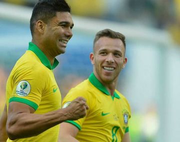 Brasil aplastó a Perú y clasificó primero