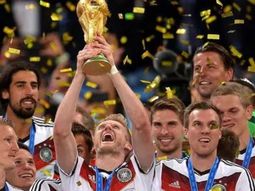 Fue campeón del mundo y jugó en los mejores equipos de Europa, pero se retiró a los 29 años para dedicarse al montañismo. Fue campeón del mundo y jugó en los mejores equipos de Europa, pero se retiró a los 29 años para dedicarse al montañismo.