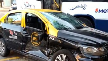 fuerte choque entre un taxi y un colectivo en barracas dejo tres heridos fuerte choque entre un taxi y un colectivo en barracas dejo tres heridos