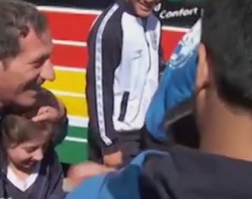 Pedro Troglio no le cumplió una promesa a una nena del Lobo