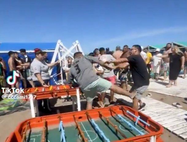 Escándalo en Mar del Plata: turistas y personal de un balneario, a las piñas