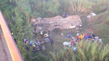 En ese mismo lugar había volcado otro colectivo hace dos años En ese mismo lugar había volcado otro colectivo hace dos años