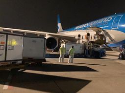 Viaja rumbo a Ezeiza el vuelo de Aerolíneas que trae un millón de dosis de vacuna Sinopharm