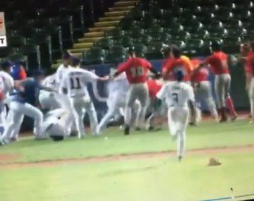 Batalla campal en un partido de béisbol