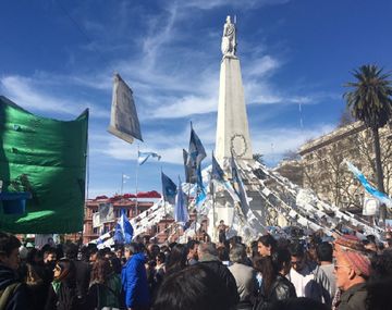 {altText(,Una Plaza repleta abraza a las Madres en sus #2000Marchas)}