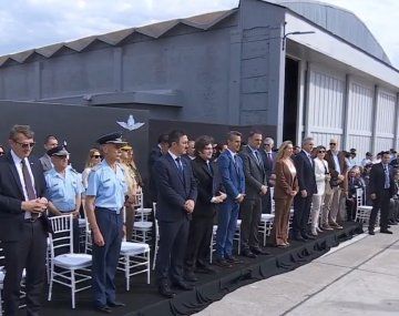 Milei presentó los primeros seis aviones de combate F-16: Ángeles protectores