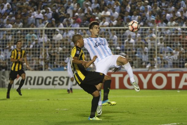 Atlético Tucumán venció a Jorge Wilstermann y sueña con clasificar a octavos