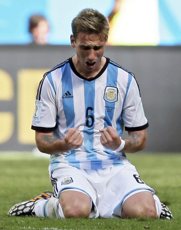 El utilitario Biglia: Nosotros tenemos que ayudar a Messi para ver su mejor versión