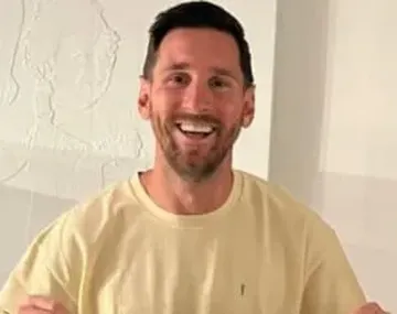 Sorpresa total: Lionel Messi posó con la camiseta de un club del Ascenso