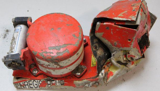 Así quedó la caja negra del avión que se estrelló en los Alpes franceses