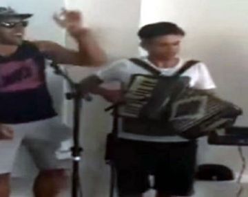 Se animó: Wanchope se divirtió cantando el Brasil