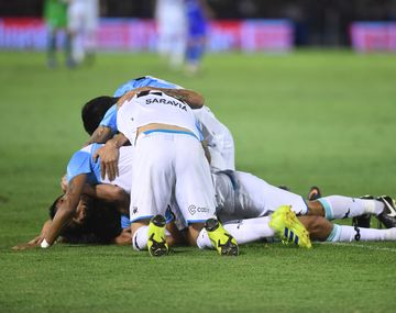 Racing festejó en Victoria