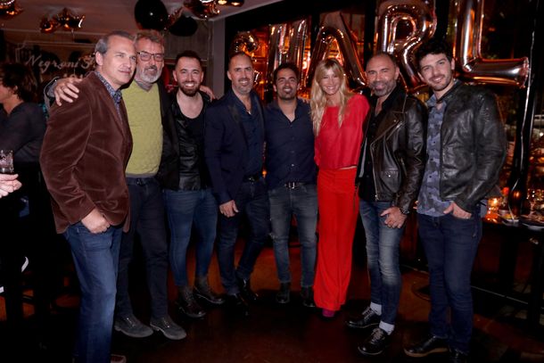 Famosos de fiesta: los looks de Ernestina Pais, Vitto Saravia, y Sole Solaro junto a su novio