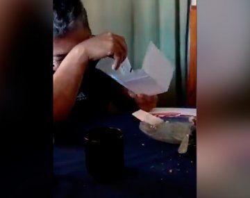 La emoción de un hincha al recibir una entrada para Argentina-Brasil