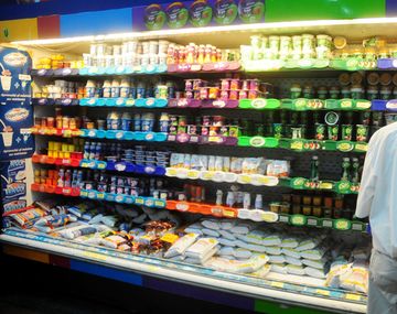 Indemnizan con $100 mil a anciano que se resbaló con azúcar