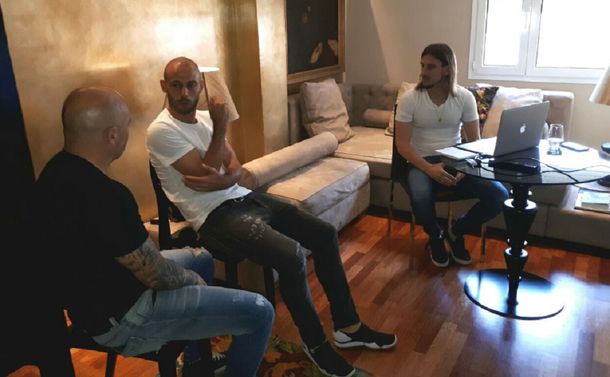 El rosarino escuchó atentamente a Sampaoli y Beccacece