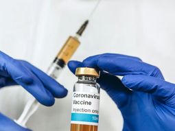 Un voluntario español de la vacuna de Oxford dio positivo para coronavirus