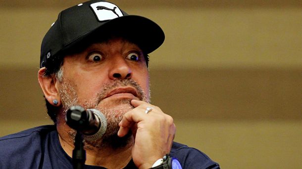 Sin anestesia: Maradona tildó de ladrones a Blatter y Platini