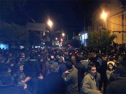 tres mil vecinos reclamaron justicia frente a la comisaria