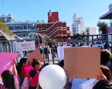Familiares y amigos de Morena reclamaron justicia frente a la Municipalidad de Lanús