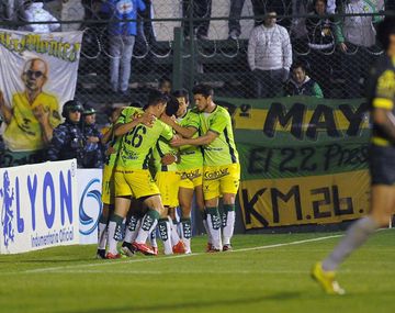 Defensa goleó a Aldosivi en Florencio Varela