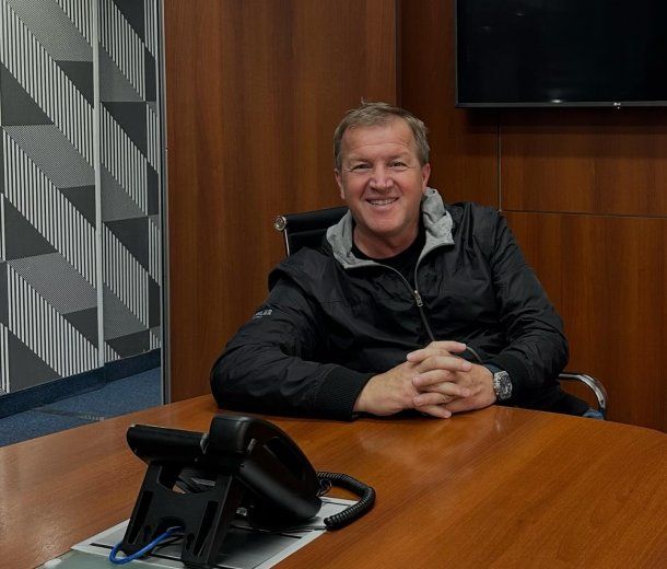 Periodista de La Nación+ afirma que hay que aceptar y no tener vergüenza de que una familia coma solo una vez al día