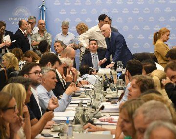 El oficialismo consiguió dictamen para la Ley Ómnibus