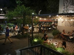 La Ciudad advirtió que los restaurantes que no cierren a la 1 son pasibles de clausura