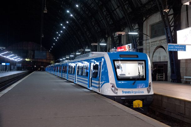La línea Mitre extiende el servicio en horario nocturno y aumenta la frecuencia de trenes