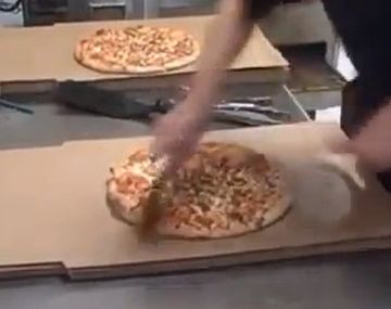 El cortador de pizzas más rápido del mundo del delivery