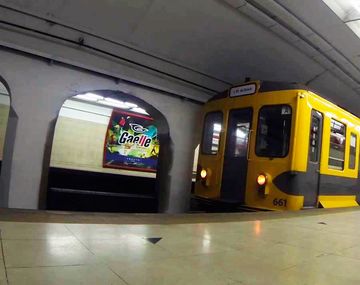 Hombre se masturbó frente a ella en el subte