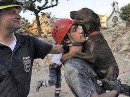 Kuperbank y su perra Lola. Foto Gentileza: La Capital Kuperbank y su perra Lola. Foto Gentileza: La Capital